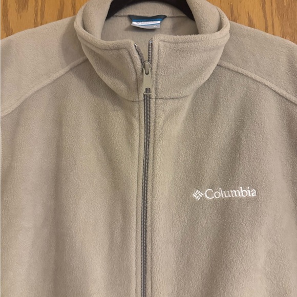 Columbia Sportswear Company Steens Mountain Vest Size XL Color Tan/Beige. - Picture 3 of 9